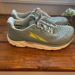 Altra Torin 4.5 plush shoe